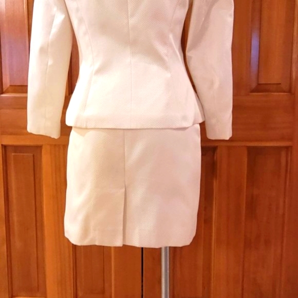 BOB MACKIE 2 Piece Cream Suit - Never Worn - Picture 4 of 11